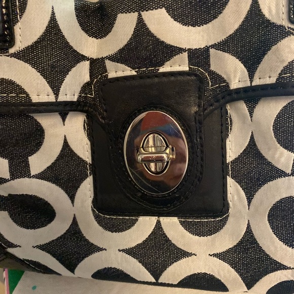 Coach 2010 Peyton Op Art Carryall with Multi-Compartments - Excellent Condition - Picture 5 of 10